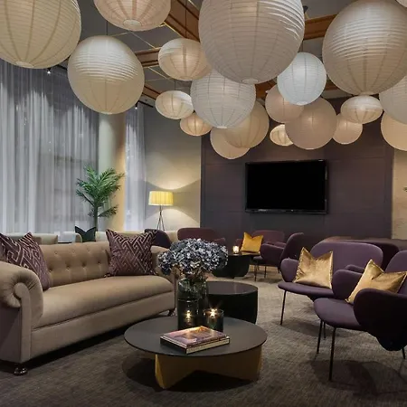 Radisson Blu Plaza Hotel, מלון 4*