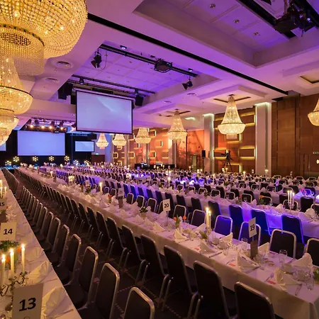 Radisson Blu Plaza Hotel, מלון 4*