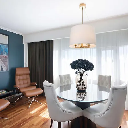 מלון Radisson Blu Plaza Hotel, 4*