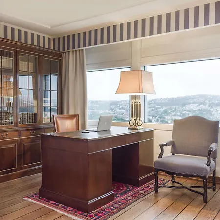 מלון Radisson Blu Plaza Hotel, 4*