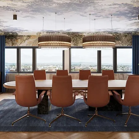 מלון Radisson Blu Plaza Hotel, 4*