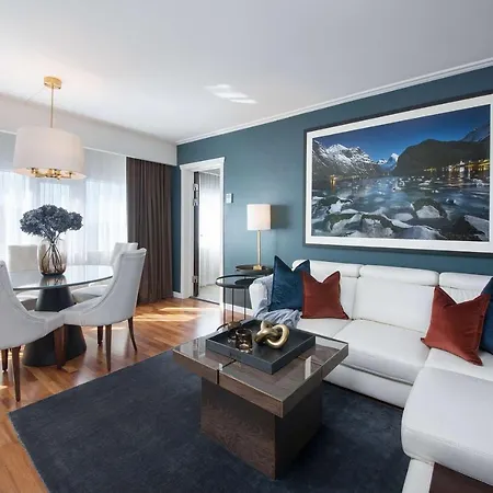 מלון Radisson Blu Plaza Hotel, 4*