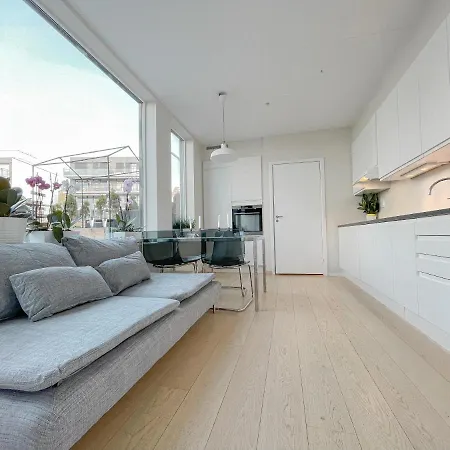 Center Penthouse *