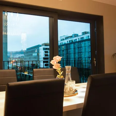 Spacious Modern 3br At Barcode Apartment