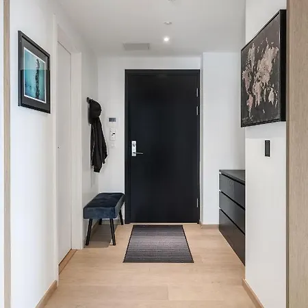 Amazing Luxury On The Waterfront! 73sqm Apartment *