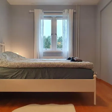 Bedroom In 12 Minutes To By Train