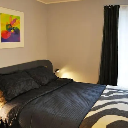 Cozy By The Fjord In Modern Apartamento *