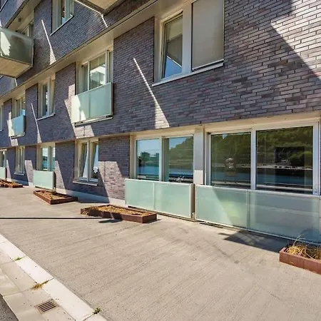 Cozy By The Fjord In Modern Apartamento *