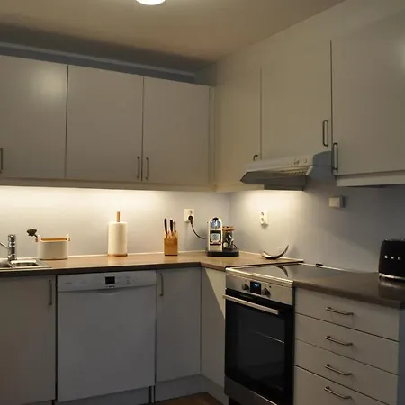 Cozy By The Fjord In Modern Apartamento