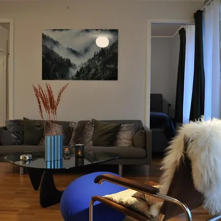 Cozy By The Fjord In Modern Apartamento