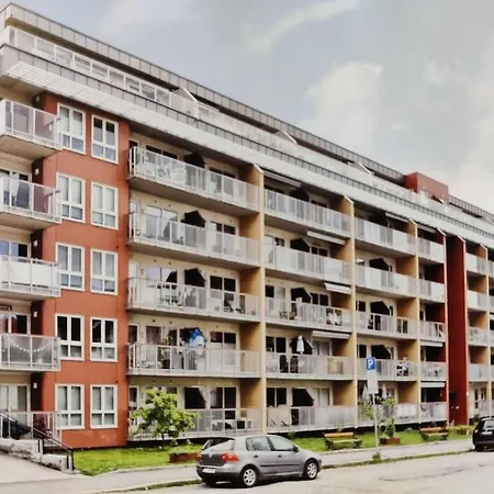 Spacious And Cozy Study With Balcony