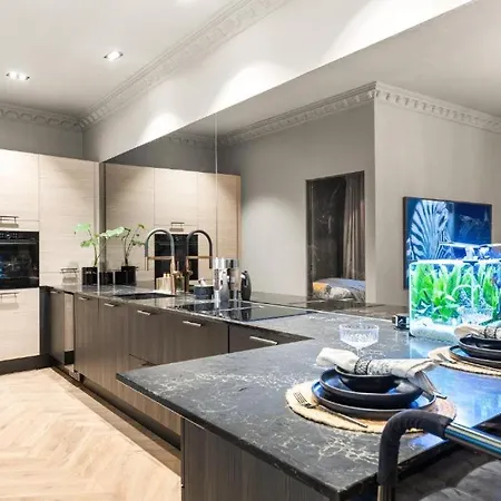 Luxury Apartment *
