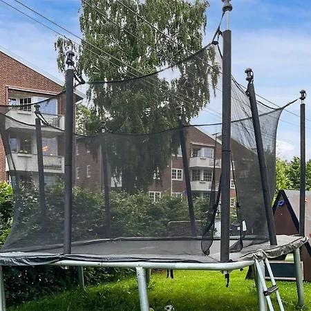 Stunning In With Wifi, Private Swimming Pool And 4 Bedrooms Holiday home Oslo