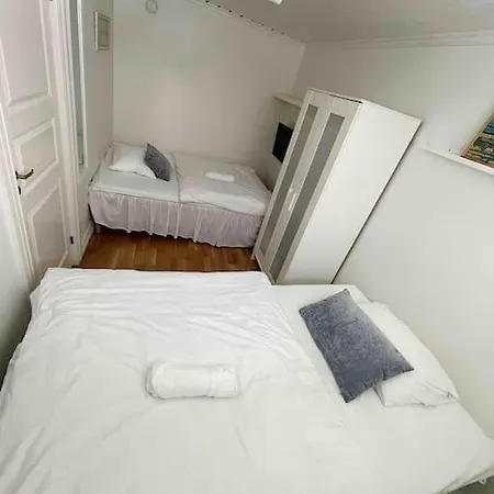 Apartment Your Ultimate Group Getaway - Central In Vibrant Bislett