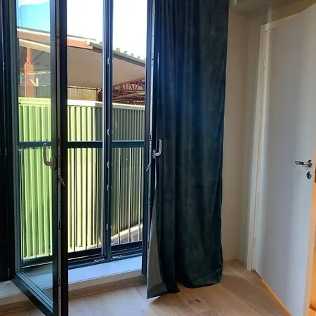 Apartment 1 Bedroom Nb!! Small *