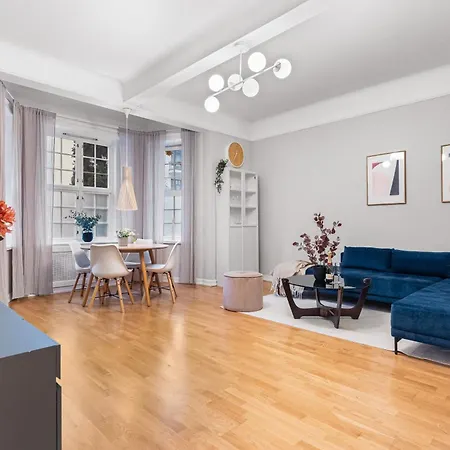 Modern - Luxury Neighborhood - 4 Pax