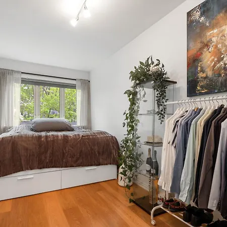 Large - Luxurious Neighborhood - 8 Pax Apartment *