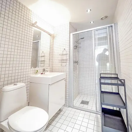 **modern ***central ***rooftop *** You'll Love It ゲストハウス *