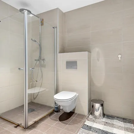 Spacious Modern 3br At Barcode Apartment