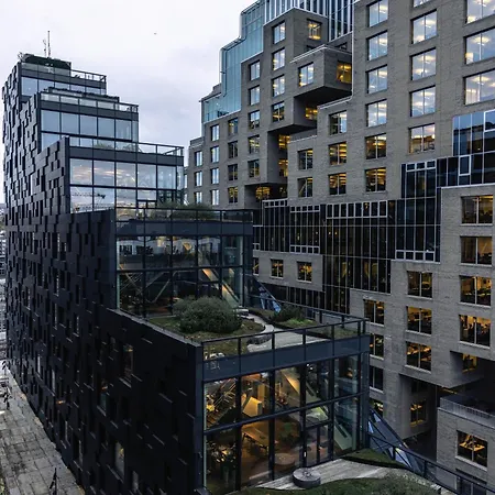 Spacious Modern 3br At Barcode Apartment