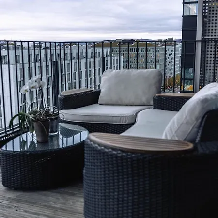Spacious Modern 3br At Barcode Apartment