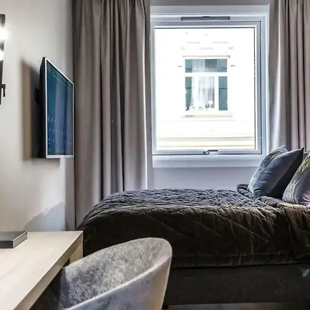 **royal ** Modern ** Fast - Wifi ** Smart Tv **