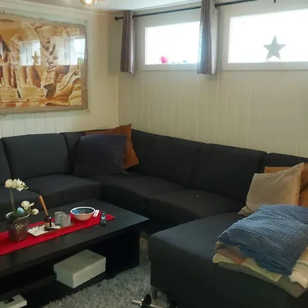2 Bedroom Close To Centre And *