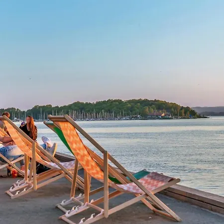Seaside - 2 Sunny Balconies - Modern - 6 Pax *