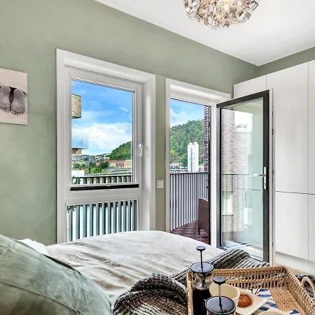 Seaside - 2 Sunny Balconies - Modern - 6 Pax *