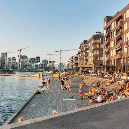 Seaside - 2 Sunny Balconies - Modern - 6 Pax Apartment *