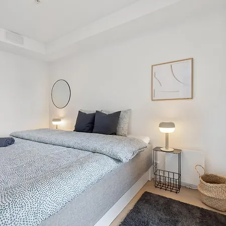 Central Opera Bay Apartment *