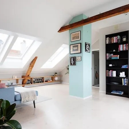Large Loft - Private Rooftop Terrace - Old Town Leilighet
