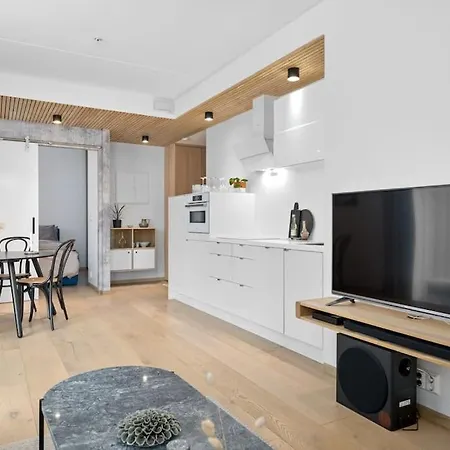 Luxury 2-bedroom With Seaview In Center *