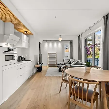 Luxury 2-bedroom With Seaview In Center