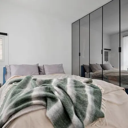 Luxury 2-bedroom With Seaview In Center *