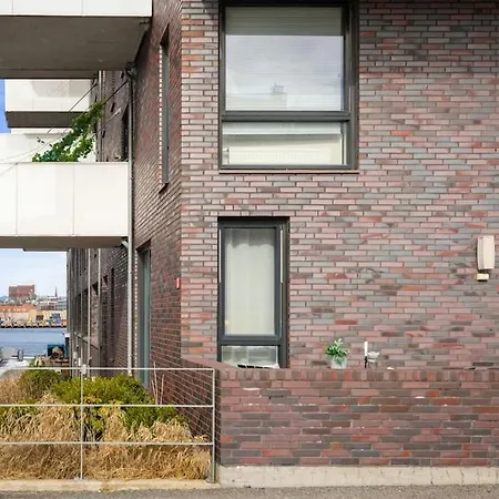 Luxury 2-bedroom With Seaview In Center