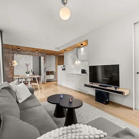 Luxury 2-bedroom With Seaview In Center