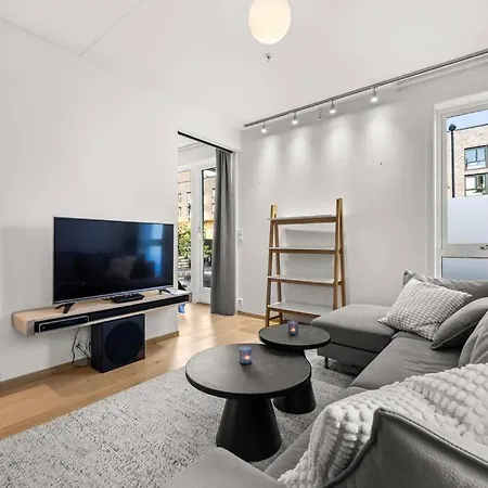 Luxury 2-bedroom With Seaview In Center Apartment *