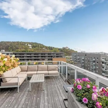 Luxury 2-bedroom With Seaview In Center Apartment
