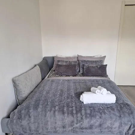 - 3 Bedroom - Gated Community *