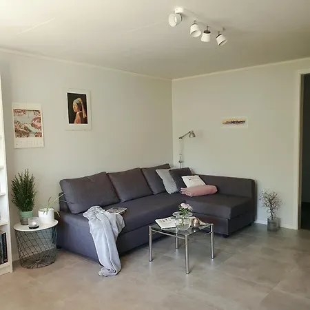 Apartment Tranquil In Picturesque Neighborhood