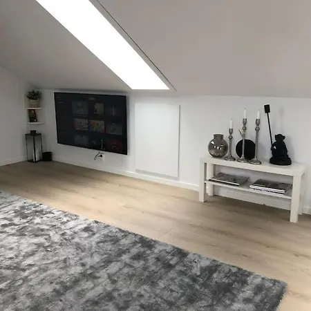 Koselig Rekkehus Gratis Parkering Og Barnevennlig *