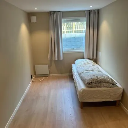 Stor Og Lys Leilighet I Hus Apartment