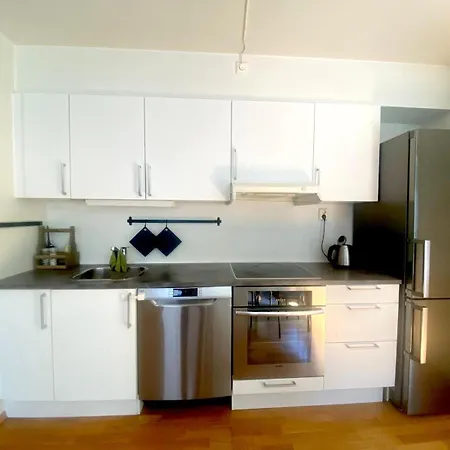 Center 2 Bedroom Flat W/ Balcony & Free Parking Apartamento *