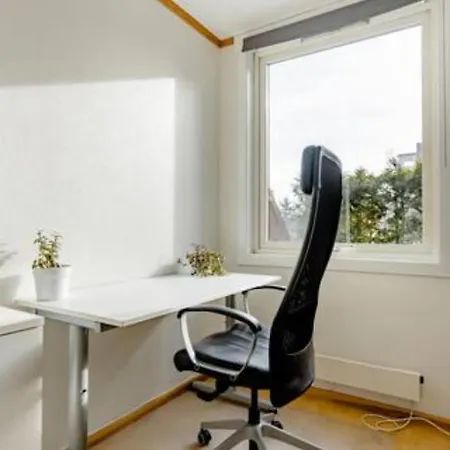 Campsite Calm And Tidy In Apartment, 14min Train Ride To Center