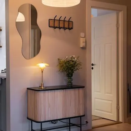 Apartment Tranquil And Cosy City With Balcony