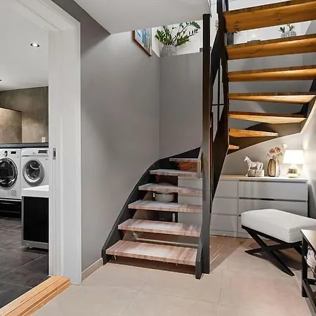Villa With Garden, 2 Floors, 240m2 *
