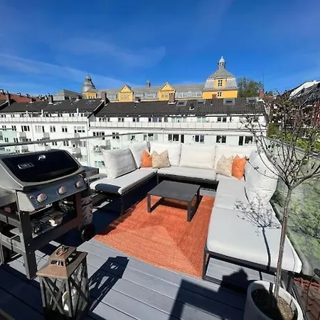Penthouse With Unique Rooftop Terrace Lejlighed