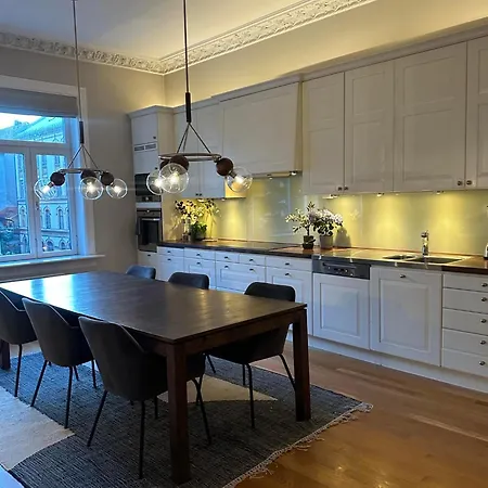Klassisk Leilighet Med 4 Soverom I Oscarsgate Apartment *