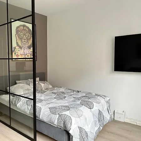 Cozy With Free Parking Apartment *